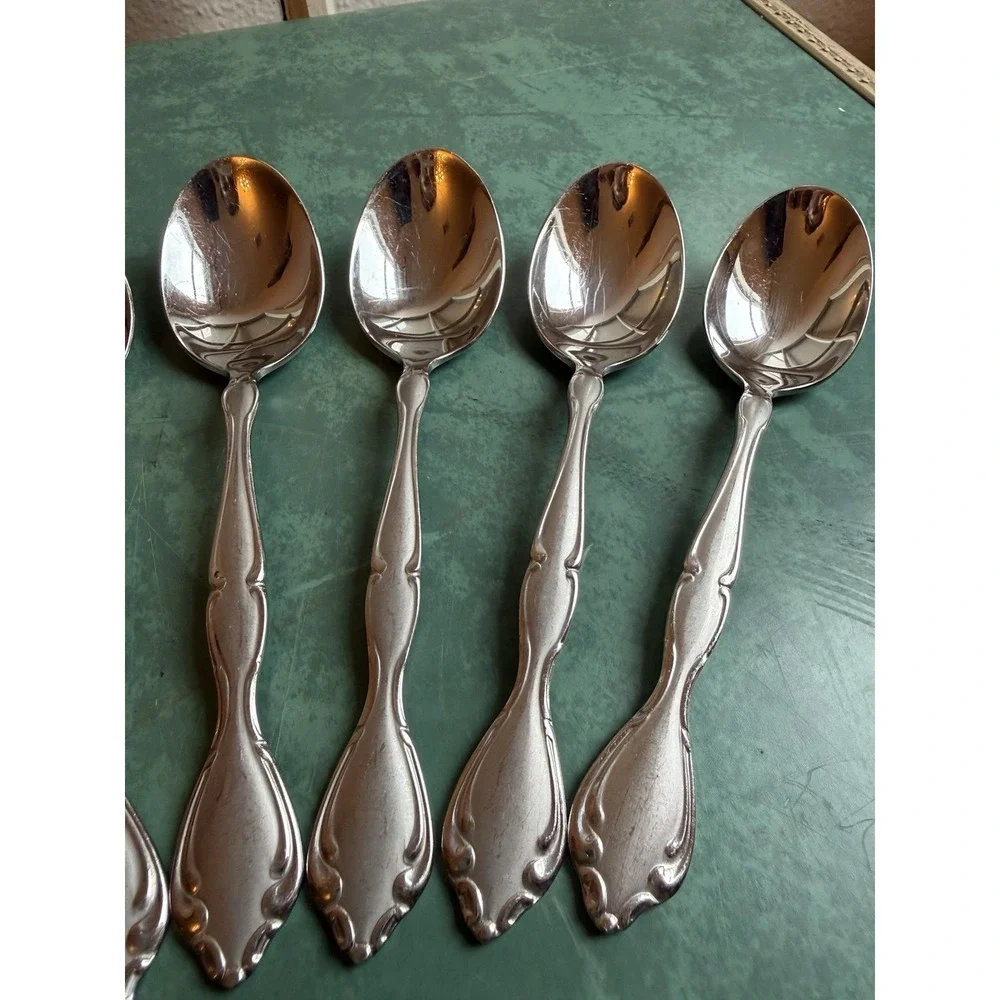 Set of 8 Oneida Deluxe Chateau Stainless 6 7/8